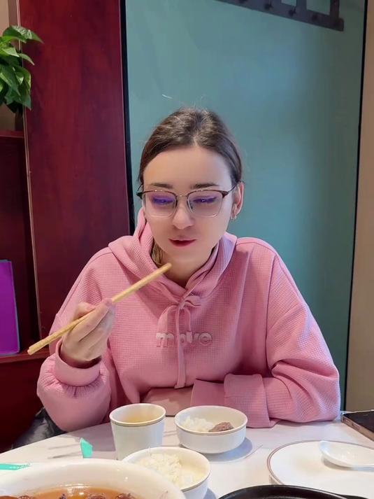 带媳妇说走就走,闪现广州,缇娜太高兴了喝多了,太好笑了