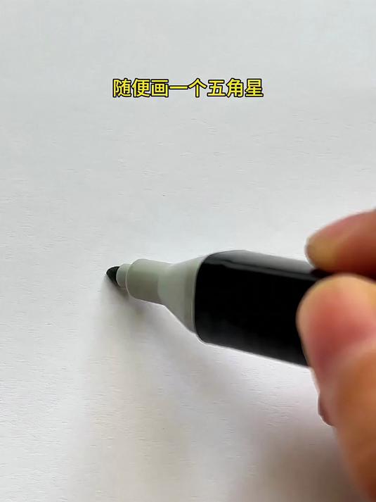 很简单的草莓简笔画,一起画起来吧
