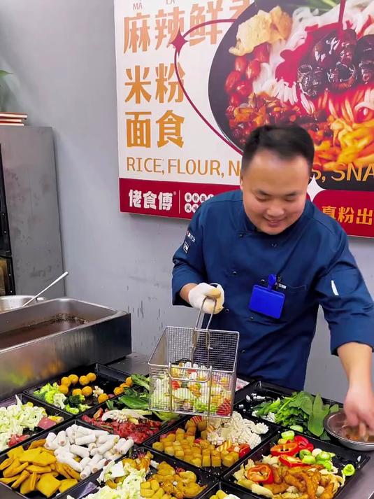 干锅焖饭,菜品自由选,1分钟做熟3分钟出餐,食堂外卖都合适