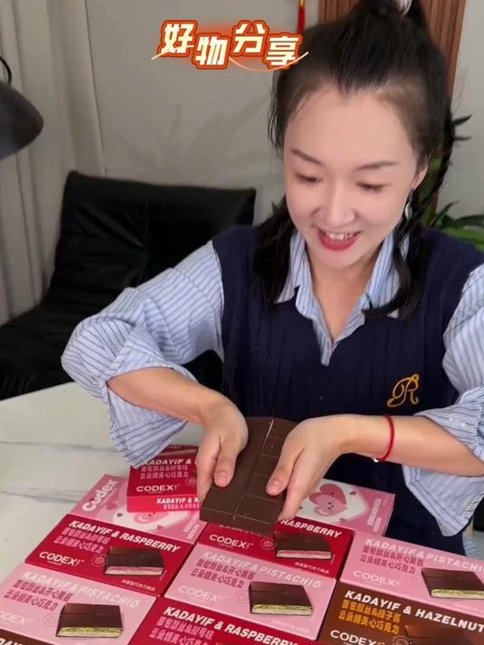全网疯抢的迪拜巧克力，酥脆拉丝超上头#迪拜巧克力##超级好吃##甜品美食##推荐# 