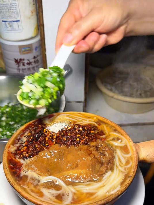 真的好吃到爆,水城羊肉粉,水城烙锅的发源地