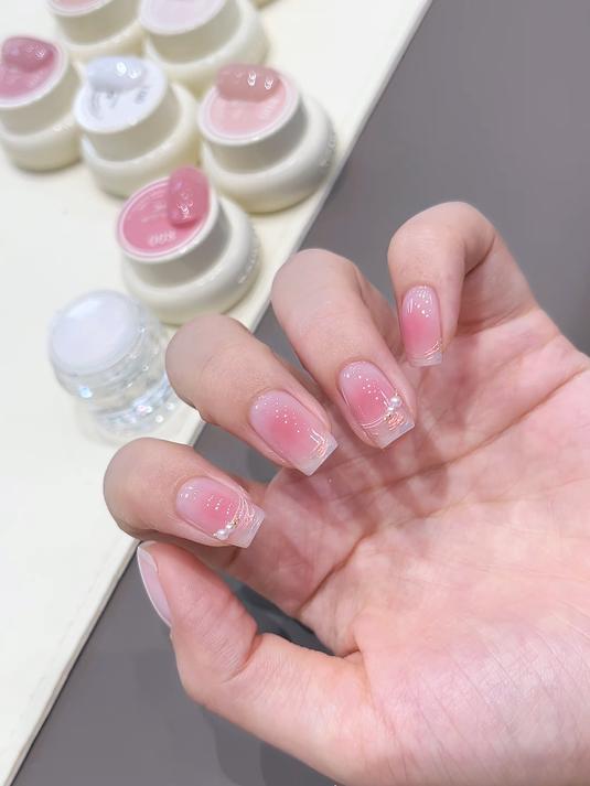 好喜欢这个腮红极光美甲呀!