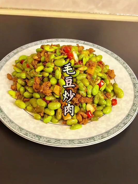 毛豆米炒肉丁这样做,毛豆鲜香入味,肉丁滑嫩不柴超级下饭