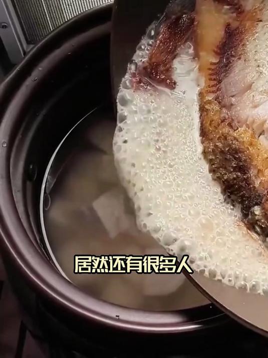 养胃安神赤小豆粉葛鲫鱼汤:晚餐喝它,睡得香不腹胀