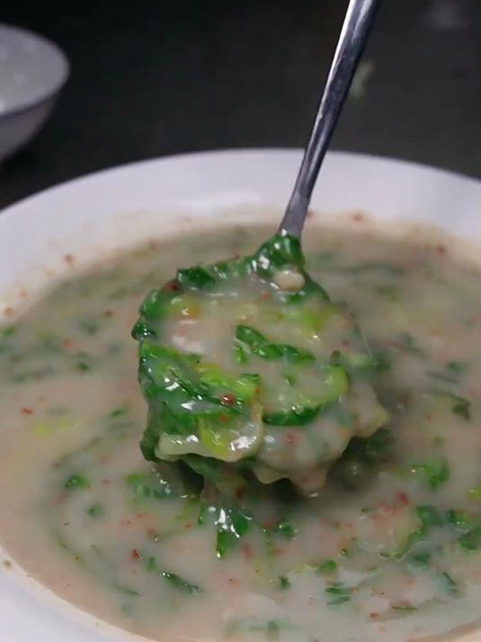 豆饼青菜 用豆饼一炸,做成一个青菜梗,这个菜又香又健康!