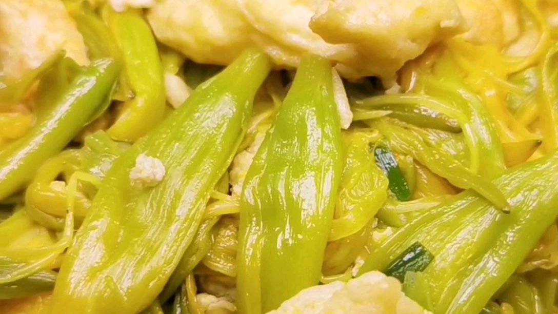 黄花菜炒鸡蛋 #潮级玩家# 黄菜花又名忘忧草,在这个季节,是吃黄花菜的季节,新鲜美味营养丰