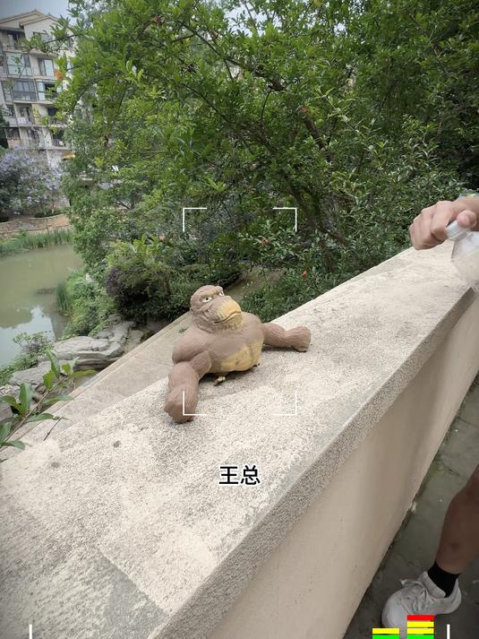 我还没教王总跑酷呢，他怎么自己先跑上了？#王总跑酷上头了##第一视角跑酷##跑酷##极限运