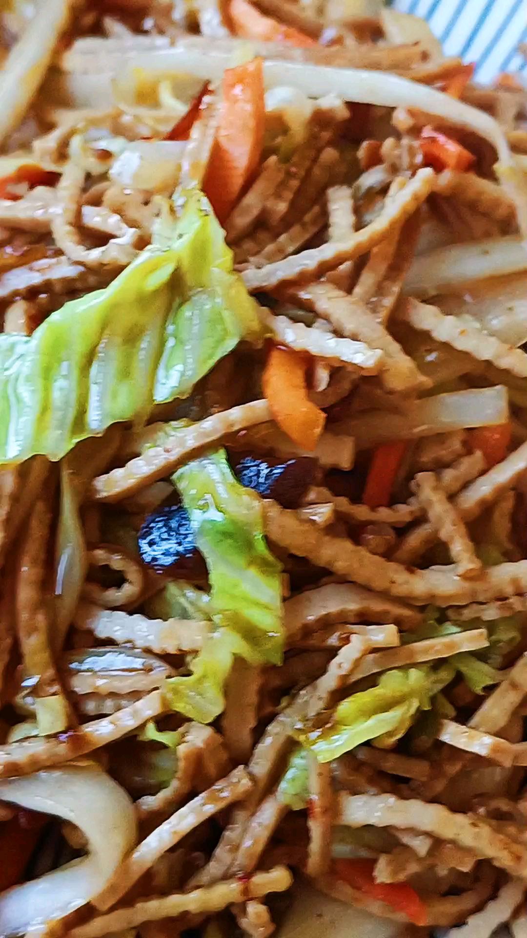 今天用豆腐丝和白菜做个好吃的,一起看看怎么做的吧!