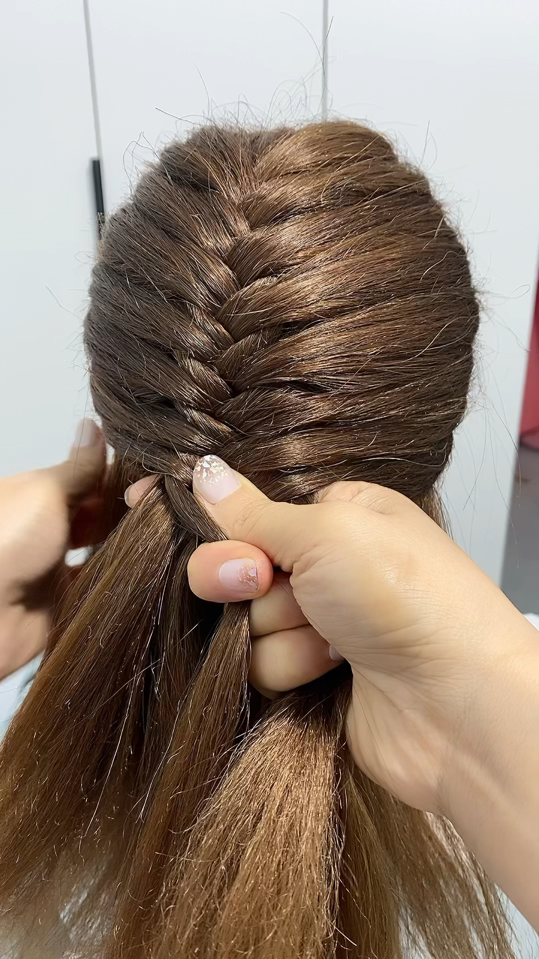 满头纹理感鱼骨辫详细手法解说