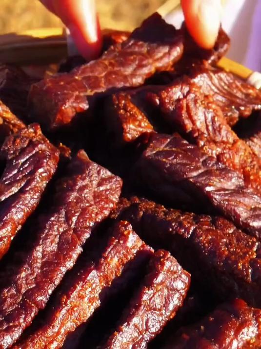 带着草原的辽阔，内蒙牛肉干嚼出豪迈感！真材实料，回味无穷