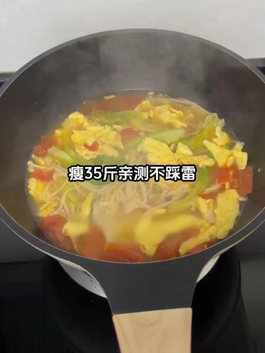酸甜鲜香入味，番茄金针菇炒蛋超解馋