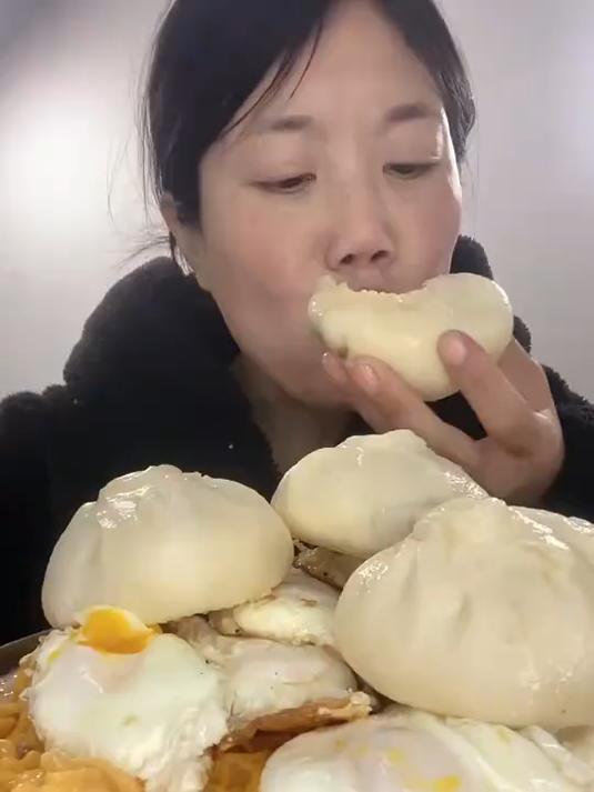 火鸡面煎蛋。大包子