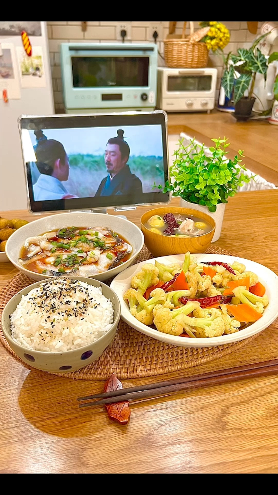 一人食:今天吃鱼片蒸蛋,素炒菜花,板栗炖鸡汤