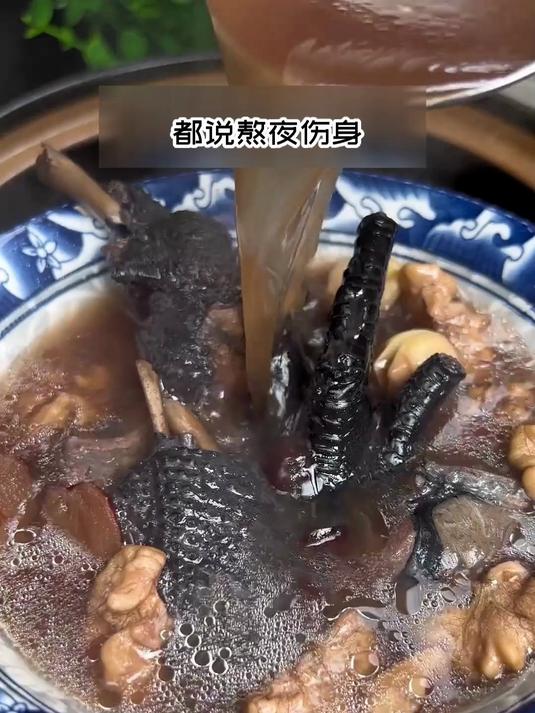 心肺调和黑豆红枣乌鸡汤:调和心肺功能,呼吸顺畅更舒适