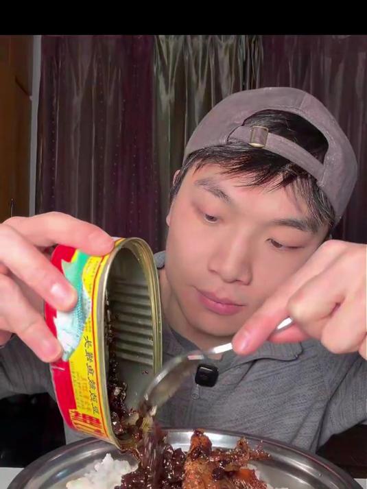今天爽吃甘竹拍豆豉鲮鱼,甜老虎香辣脆响贡菜