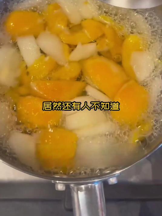 枇杷炖雪梨润肺养生，坚持喝效果看得见