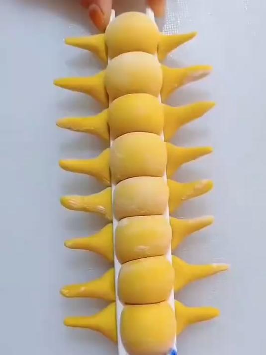 用南瓜面做毛毛虫馒头