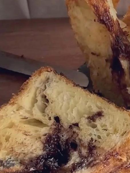 黄油酸面包夹心酥皮面包