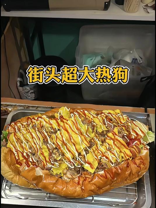 街头超大汉堡,满满当当全是肉