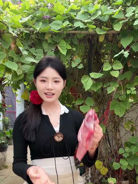 河南小妮挑战全省各地特色美食之开封灌汤包