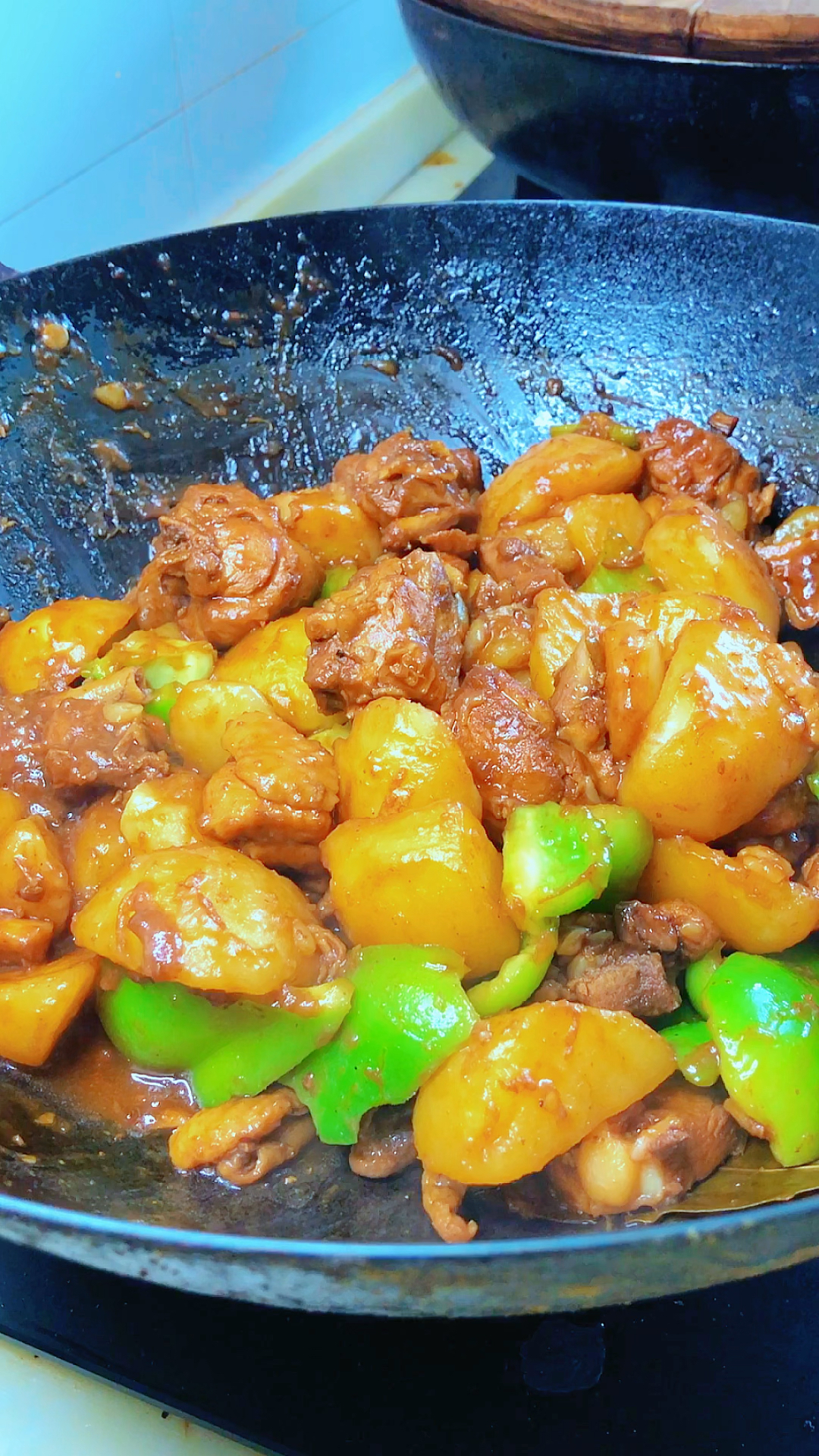 用鸡边腿和土豆做一道家常菜,下饭真不错