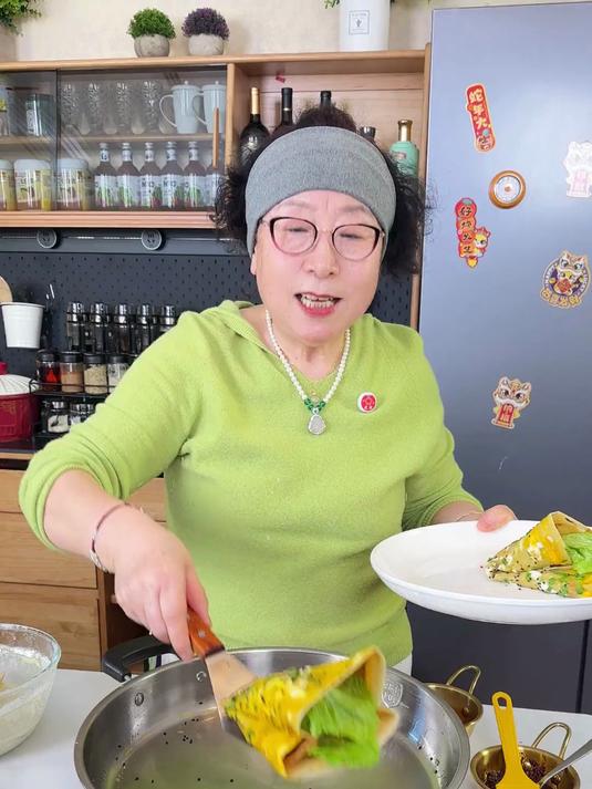 这绿豆面煎饼果子太香了！