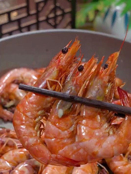 全程不用一滴水,几分钟就能搞定的盐焗大虾,原汁原味