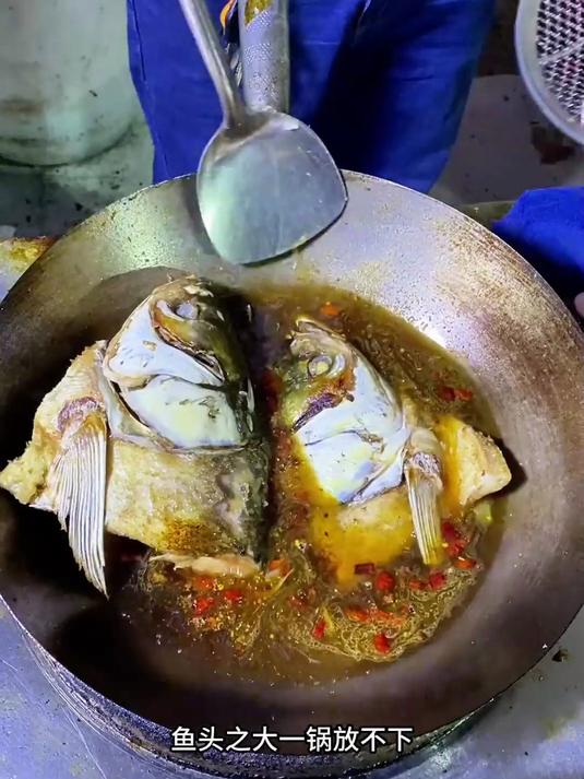 安徽马路边的大排档，鱼头炖豆腐78，嘎嘎下饭