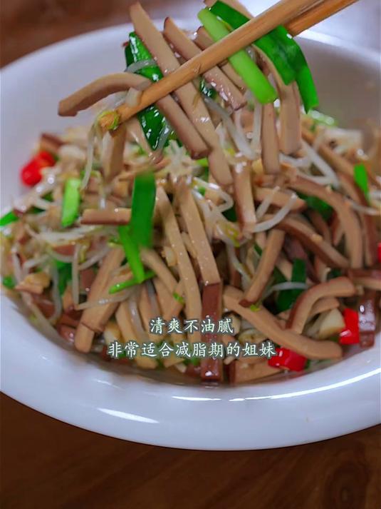 如果在家想做清淡一点的菜,那你就做上这道韭菜豆芽炒鸡蛋干