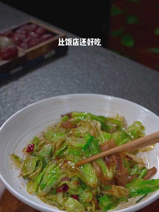 饭店48一份的干锅包菜，在家几块钱就能搞定