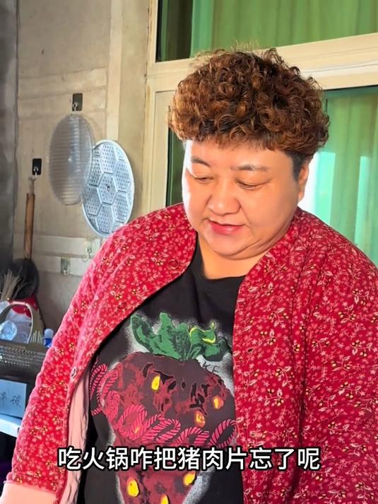 天冷就得吃火锅,和老弟买点菜回来一家人收拾完开吃吧