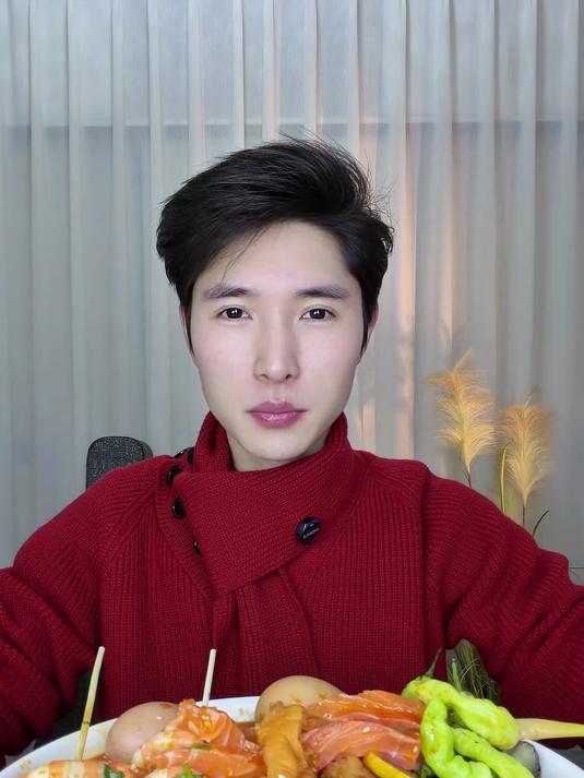 捞汁小海鲜配无骨鸡爪,活珠子手剥笋太过瘾了