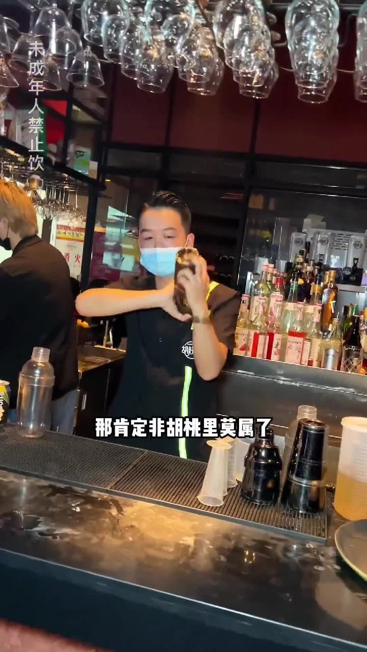 当代年轻人,不会还有没去过胡桃里的吧 夏夜解忧酒馆