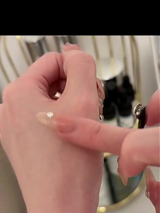 深度保湿眼霜,抗皱紧致