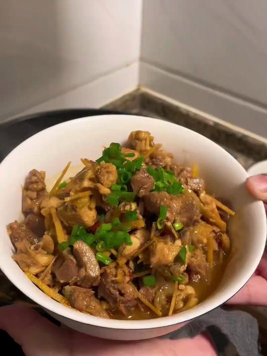 不加一点水的茶油炒鸡,好吃到吞舌头