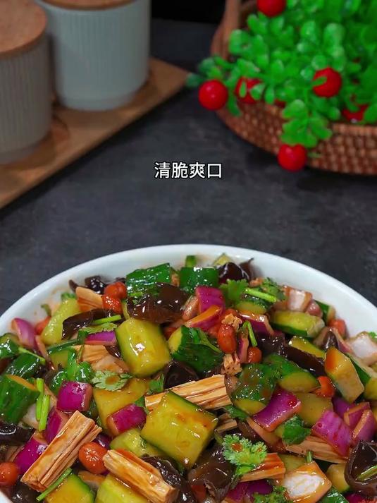 过年必不可少的凉拌菜，清脆爽口，好吃又解腻