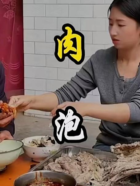 在家做了陕西特色羊肉泡馍，让我爸实现羊排自由！