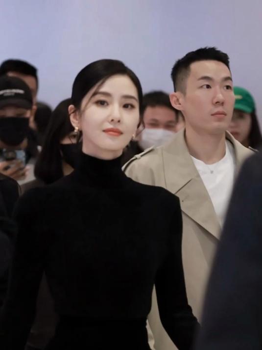 突然发现刘诗诗的天鹅颈带直角肩哎……