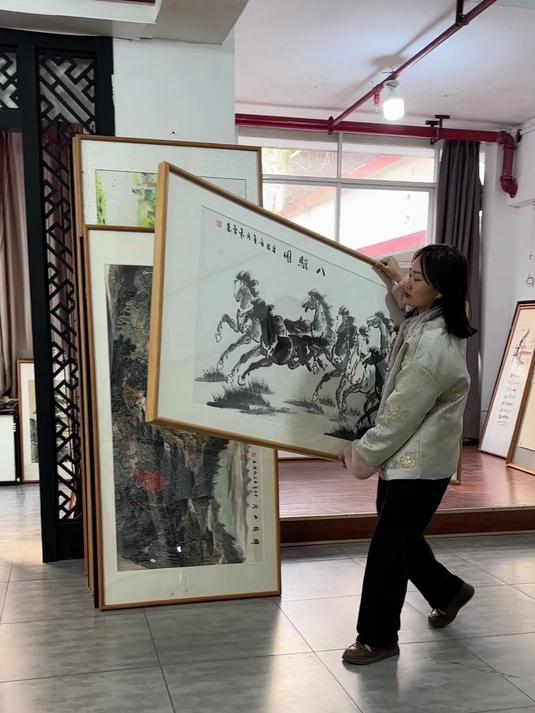办公室客厅沙发背景墙画就挂这幅八骏图大气磅礴