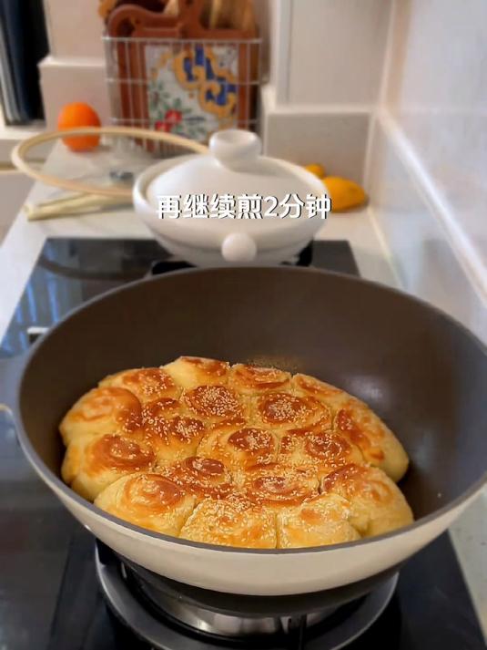 一天做了2次的平底锅版蜂蜜小面包 全家人都夸好吃 个个外脆里软