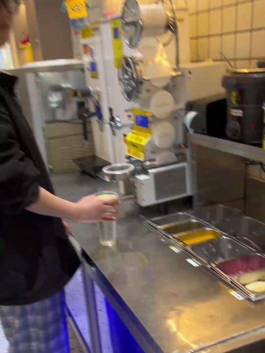 自从开了奶茶店我真是什么人才都能遇到……