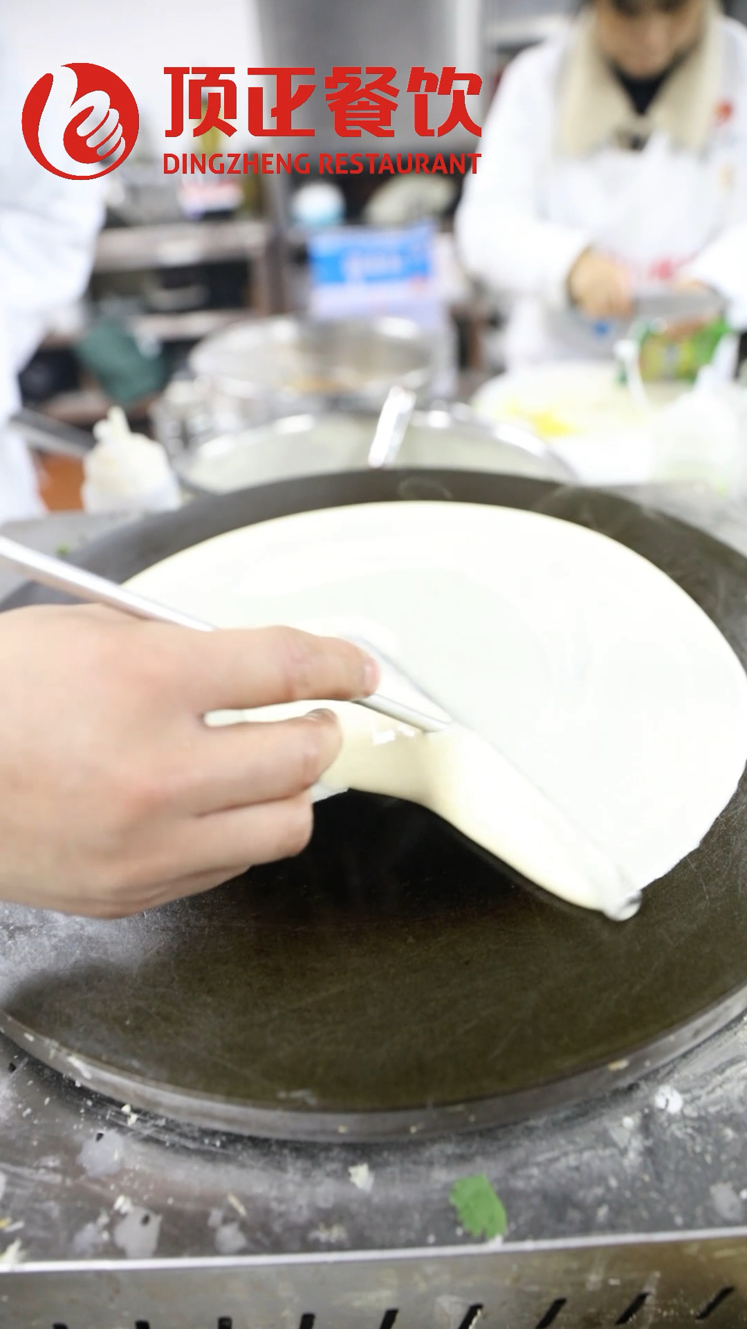 正宗煎饼果子做法,详细配方和做法告诉你,自己想吃在家也能做