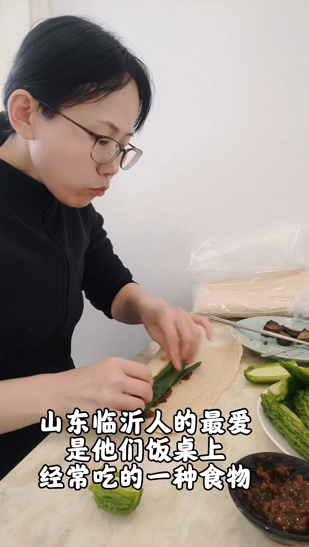 #美食 #临沂煎饼卷万物 全麦煎饼卷大葱