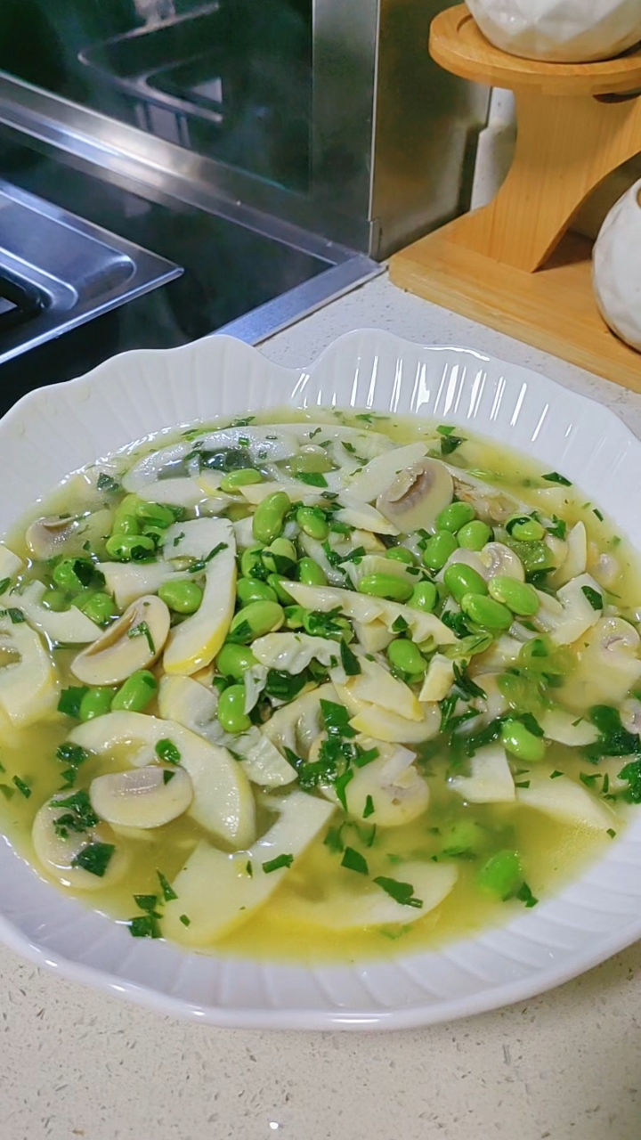 荠菜雷笋烧蘑菇,非常鲜