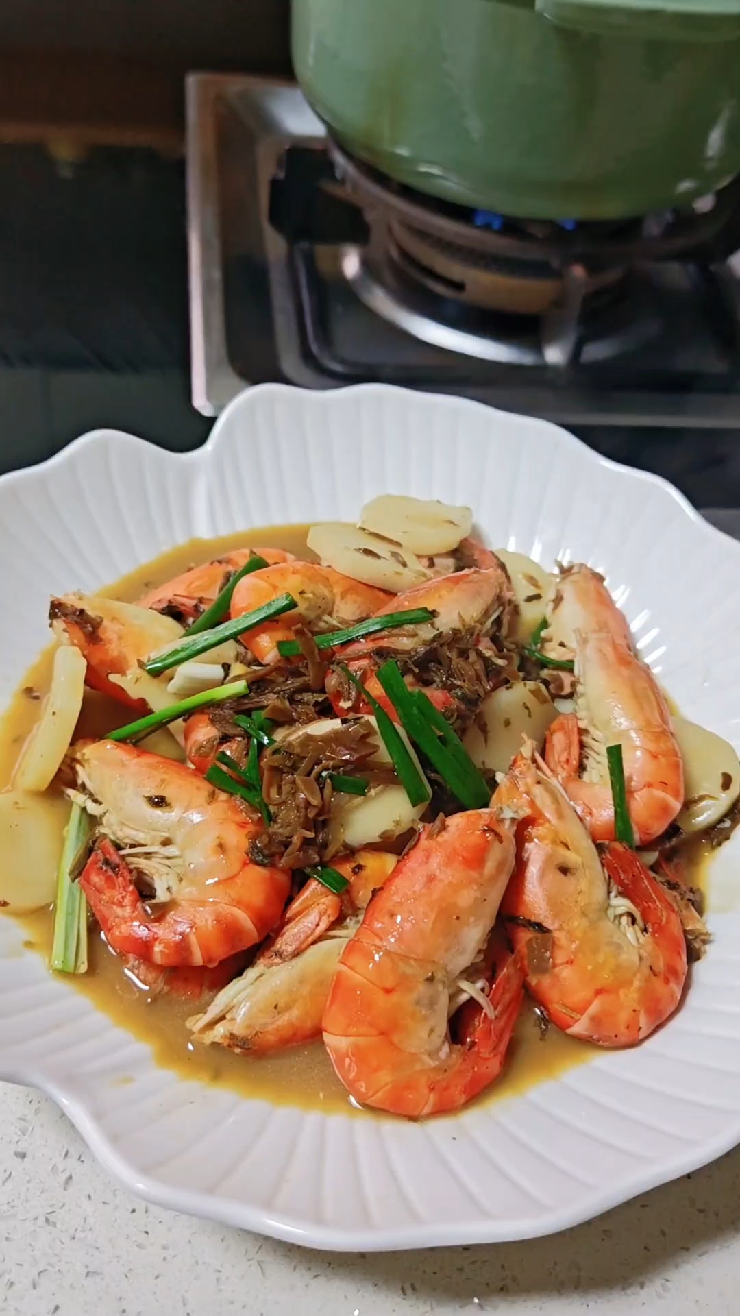 笋干菜年糕烧大虾,鲜