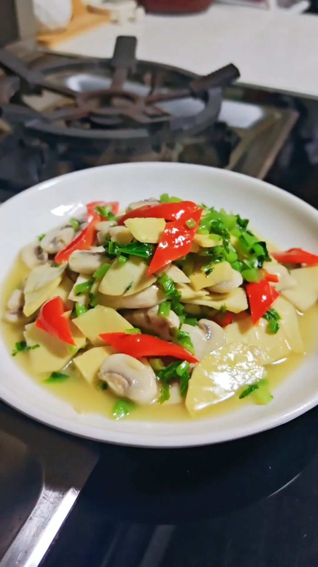 咸菜冬笋炒蘑菇,非常鲜