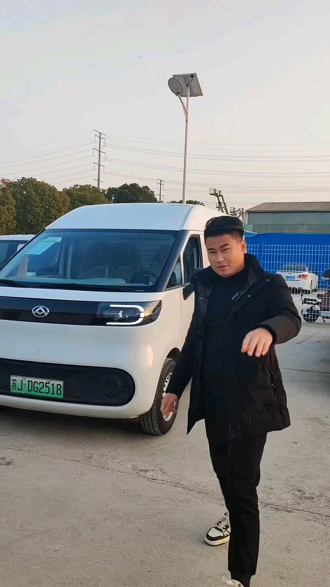 上汽-大拿V1长轴高顶