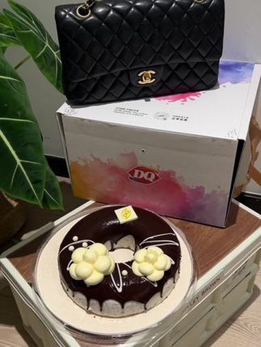 这是我吃过DQ最好吃的甜甜圈蛋糕、香草曲奇口味爱了爱了!夜市情报局 生日蛋糕 DQ 人气蛋