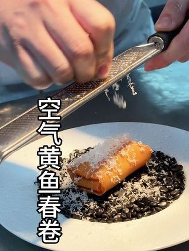 用当季的齐菜做一道不一样菜,当齐菜和黄鱼碰撞出不一样的味蕾,当凉菜热菜上都可以,空气黄鱼春