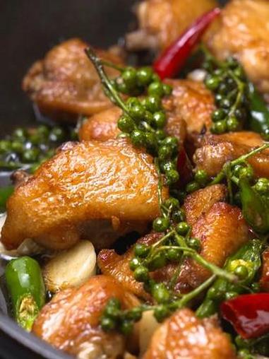 青花椒鸡翅 麻麻辣辣,开胃下饭,全家都爱的一道料理,制作简单,墙裂推荐哦!青花椒 鸡翅 下